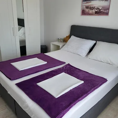 Apartament Mona