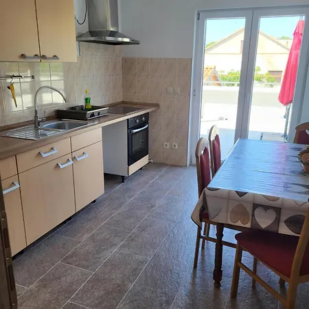Mona Apartmán